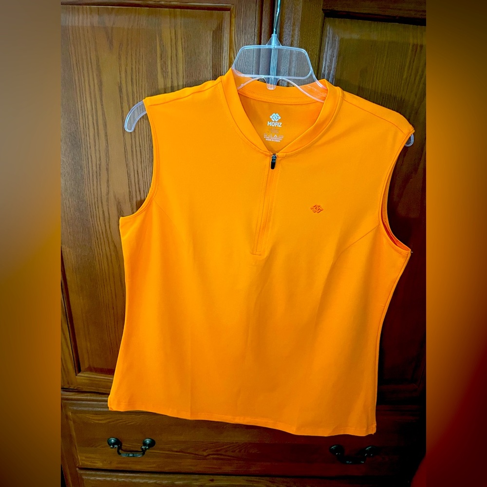 Mofiz quarter-zip sleeveless top: A030